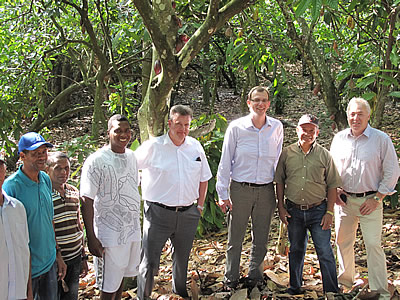 Bild: Besuch auf der Kakao-Plantage von VIVANI