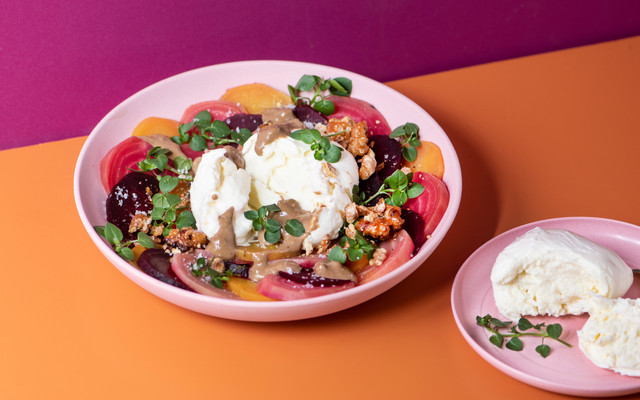 Mozzarella auf Bunte Bete Carpaccio mit Walnussdressing Teaser