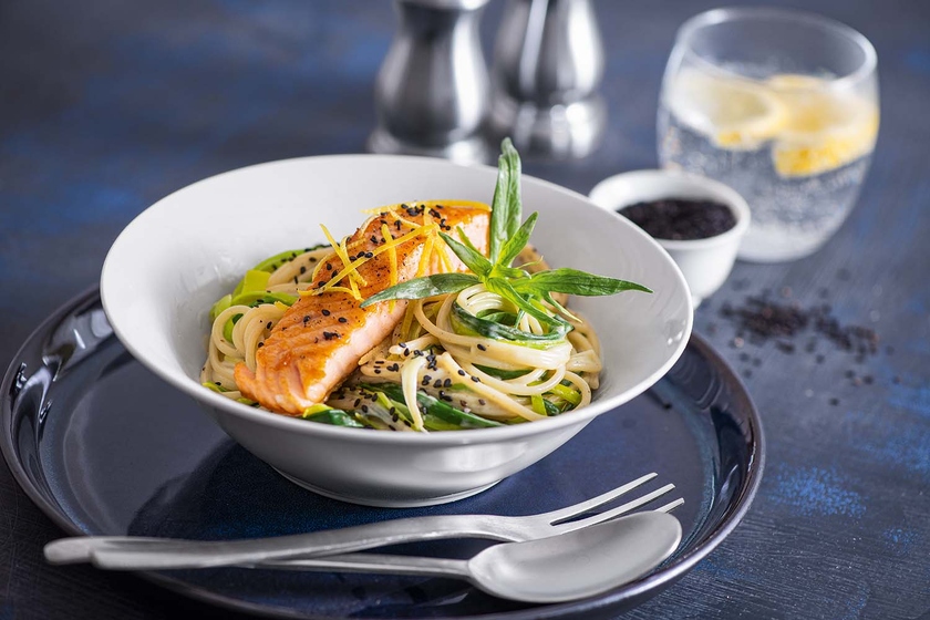 gebratener Lachs mit Haut 