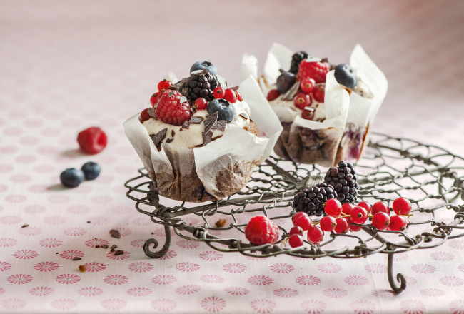 Beeren Cupcakes mit Joghurt-Füllung